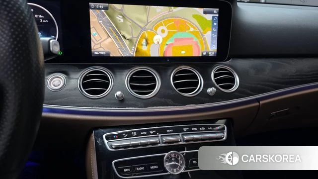 Mercedes-Benz E-Class W213 2018 Серебряный из Кореи, фото 5