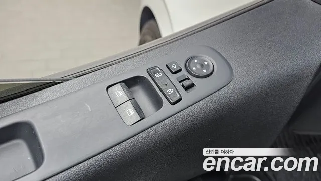 Hyundai Staria 2022 Белый из Кореи, фото 5