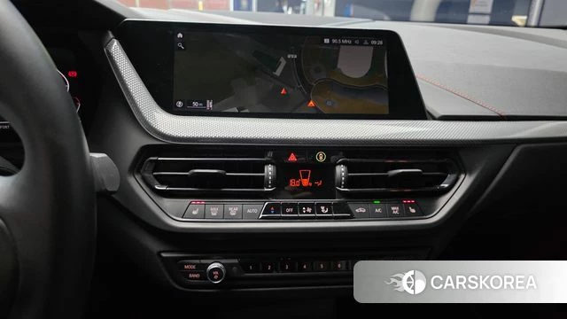 BMW 1 Series (F40) 2020 Белый из Кореи, фото 5