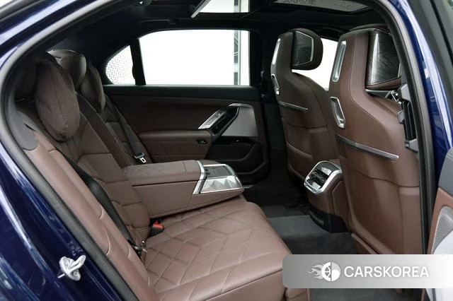 BMW 7 series 2024 Черный из Китая, фото 5