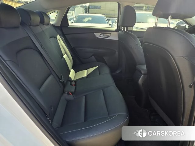 Kia The New K3 2nd generation 2022 Белый из Кореи, фото 5