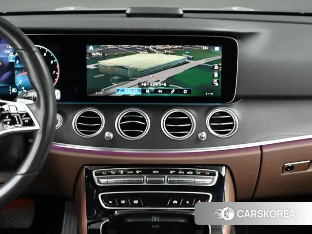 Mercedes-Benz E-Class W213 2022 Светло-серебряный цвет из Кореи, фото 5