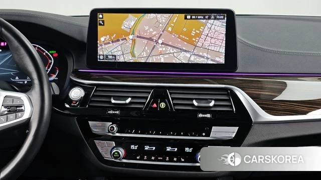 BMW 5 Series (G30) 2022 Белый из Кореи, фото 5