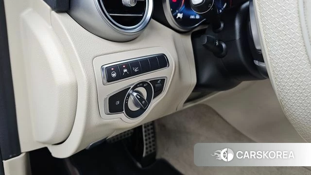 Mercedes-Benz C-Class W205 2021 Белый из Кореи, фото 5