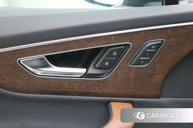 Audi Q7 2021 Черный из Китая, фото 5