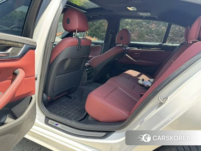 BMW 5 series 2023 Белый из Китая, фото 5