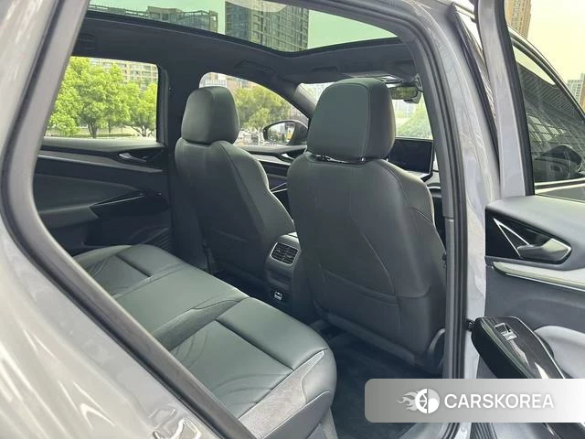 Volkswagen ID.4 CROZZ 2023 Серебристо-серый из Китая, фото 5
