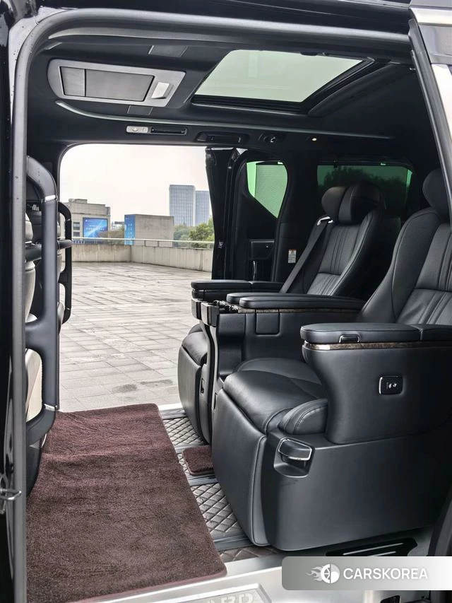 Toyota Elfa 2022 Черный из Китая, фото 5