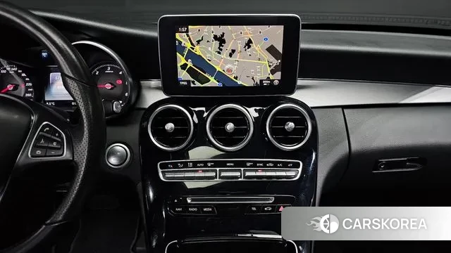 Mercedes-Benz C-Class W205 2018 Белый из Кореи, фото 5