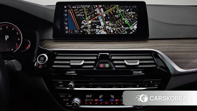 BMW 5 Series (G30) 2018 Белый из Кореи, фото 5