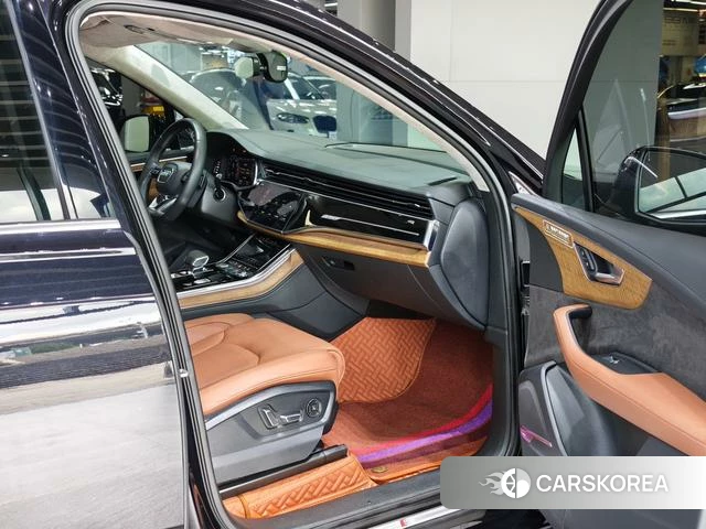 Audi Q7 2020 Черный из Китая, фото 5