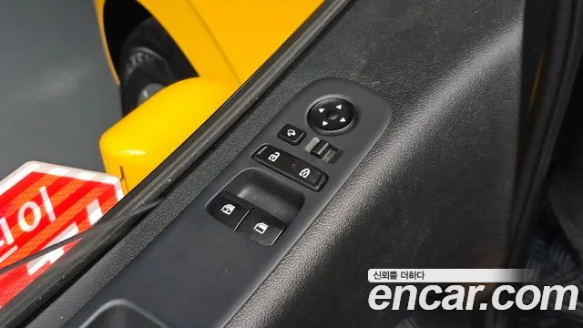 Hyundai Staria 2023 Желтый из Кореи, фото 5