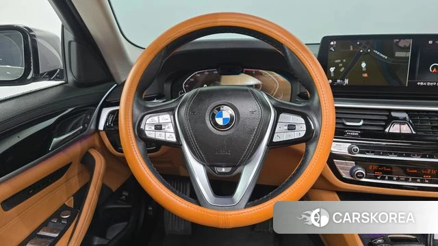 BMW 5 Series (G30) 2022 Серебристо-серый из Кореи, фото 5