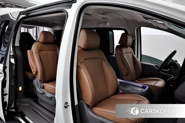 Hyundai Staria 2023 Белый из Кореи, фото 5