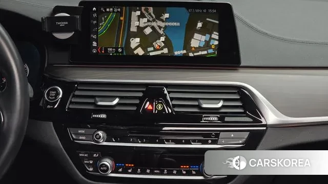 BMW 5 Series (G30) 2018 Светло-серебряный цвет из Кореи, фото 5