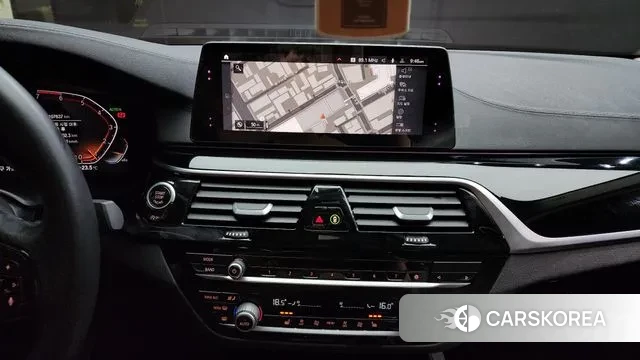 BMW 5 Series (G30) 2019 Серебристо-серый из Кореи, фото 5