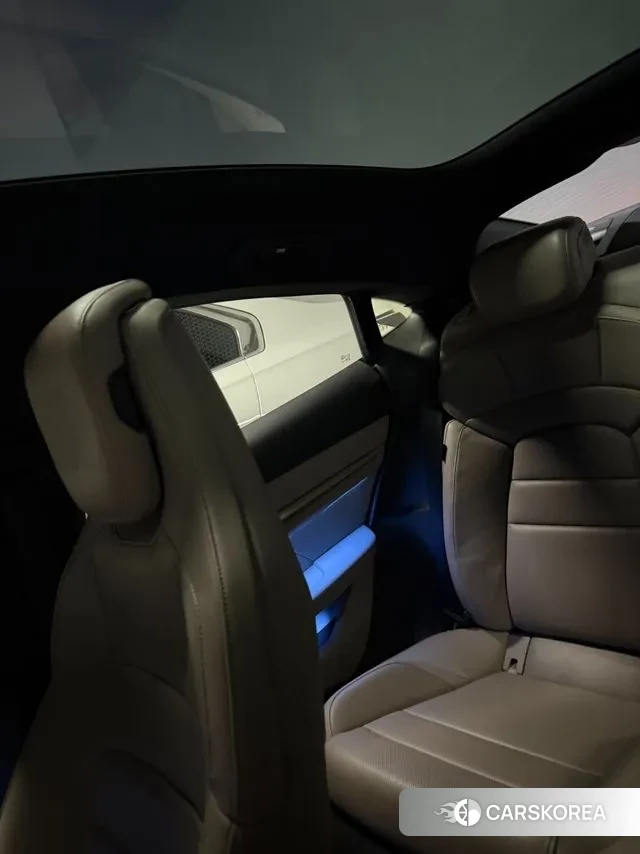 Porsche Taycan 2021 Серебристо-серый из Кореи, фото 5