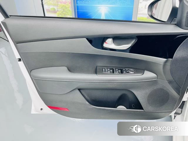 Kia K3 2022 Белый из Китая, фото 5