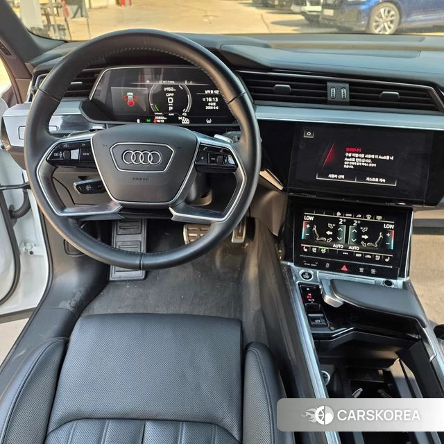 Audi e-Tron 2021 Белый из Кореи, фото 5
