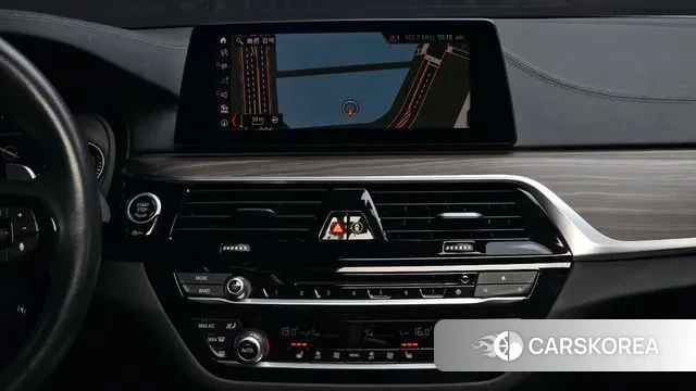 BMW 5 Series (G30) 2019 Белый из Кореи, фото 5