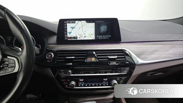BMW 5 Series (G30) 2018 Белый из Кореи, фото 5