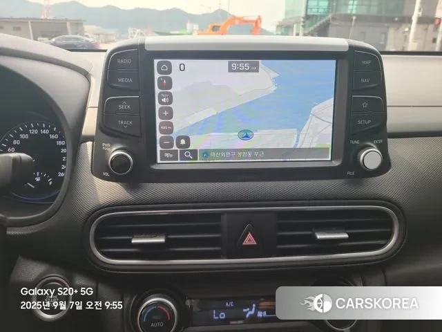 Hyundai Kona 2018 Светло-серебряный цвет из Кореи, фото 5