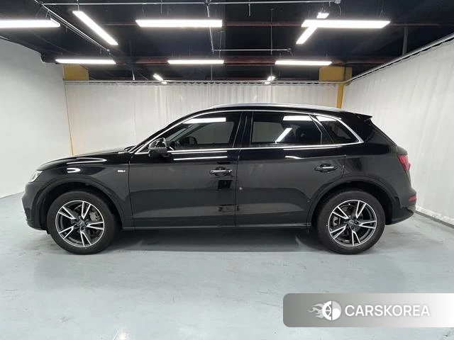 Audi Q5L 2021 Черный из Китая, фото 5