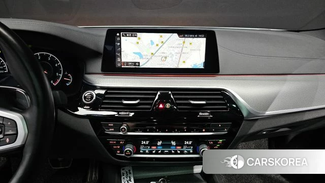 BMW 5 Series (G30) 2019 Белый из Кореи, фото 5