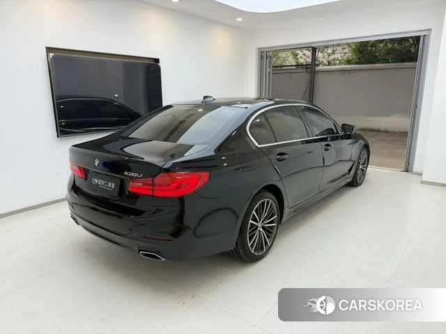 BMW 5 series 2020 Черный из Китая, фото 5