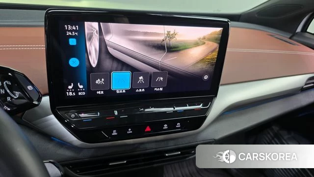 Volkswagen ID.4 2023 Белый из Кореи, фото 5