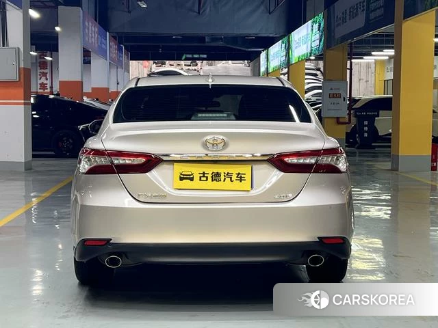 Toyota Camry 2023 Шампань из Китая, фото 5