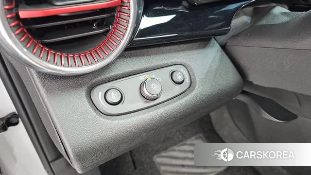 Chevrolet (GM Daewoo) Trax Crossover 2023 Белый из Кореи, фото 5