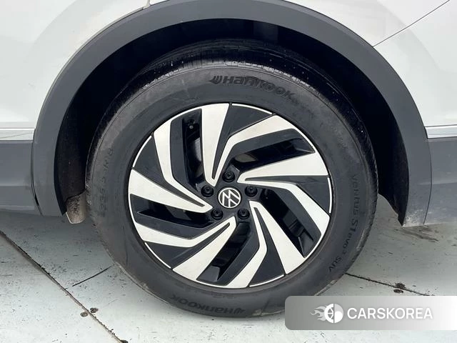 Volkswagen Tiguan L 2023 Белый из Китая, фото 5