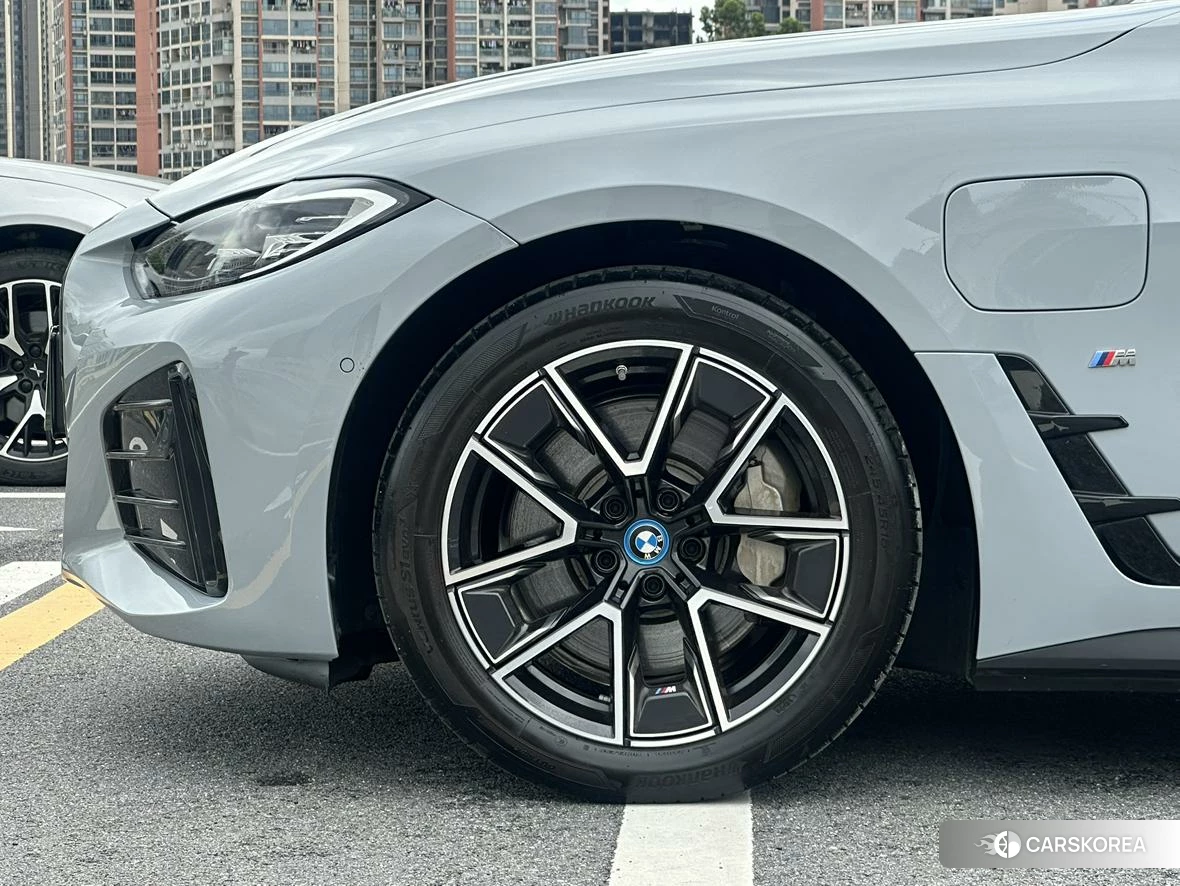 BMW i4 2023 Темно-серый из Китая, фото 5