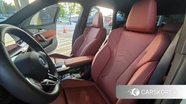 BMW iX1 (U11) 2025 Белый из Кореи, фото 5