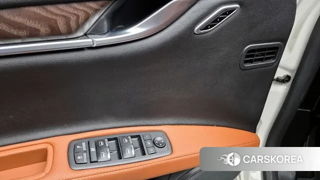 Maserati Ghibli 2022 Белый из Кореи, фото 5