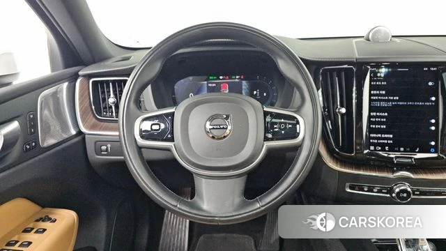 Volvo XC60 second Generation 2022 Белый из Кореи, фото 5