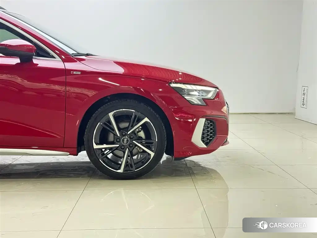 Audi A3 2024 Red/purple из Китая, фото 5