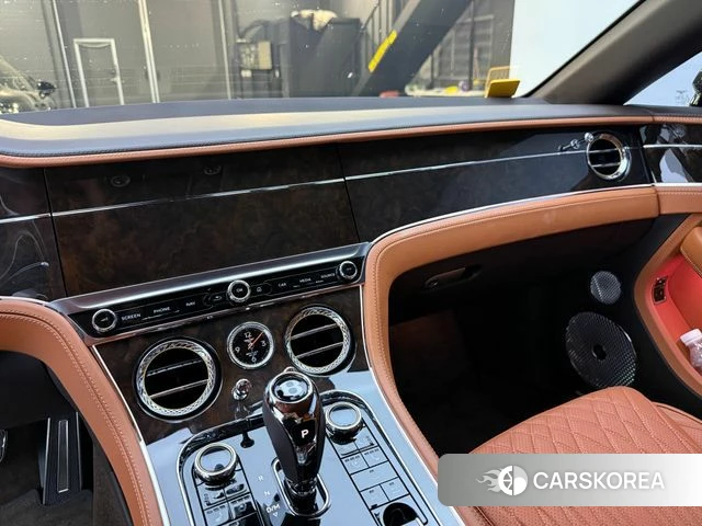 Bentley Continental GT 3rd Generation 2021 Белый из Кореи, фото 5