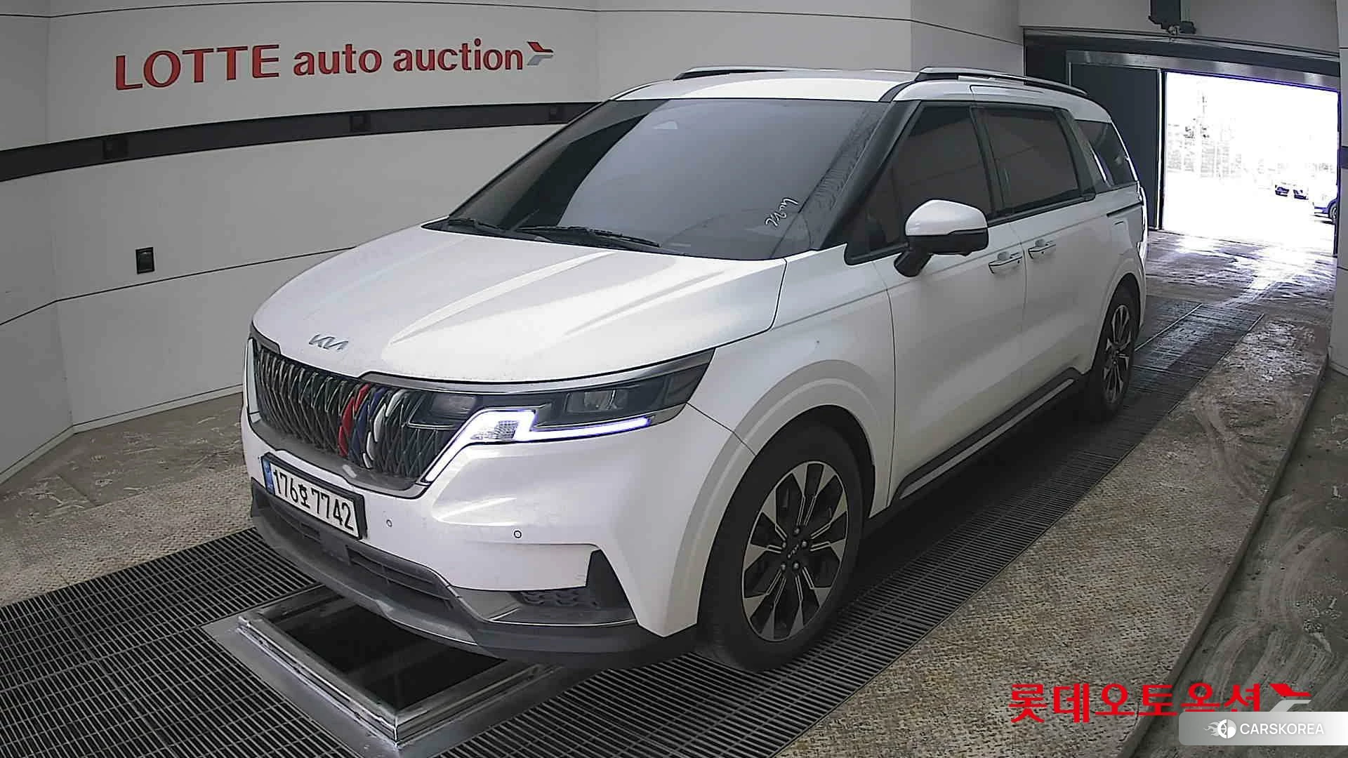 Kia Carnival Limousine 2022 Snow White Pearl из Кореи, фото 5