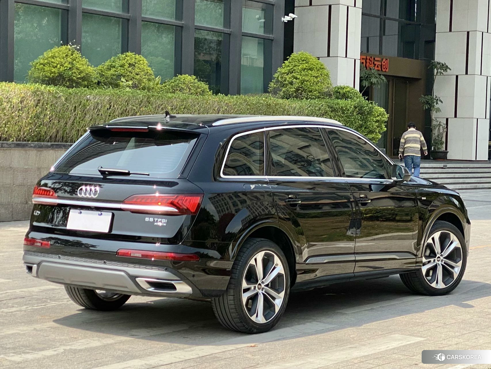 Audi Q7 2020 Черный из Китая, фото 5