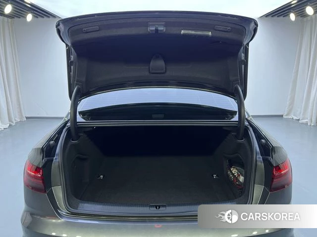 Audi A4L 2023 Темно-серый из Китая, фото 5