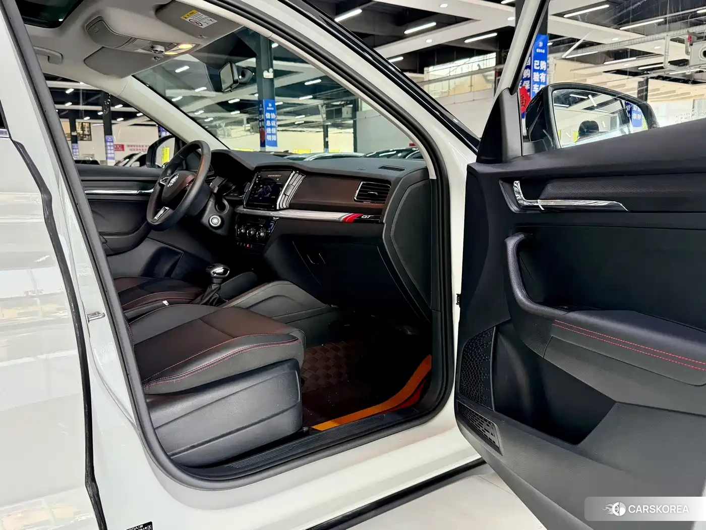 Skoda Komick 2023 Белый из Китая, фото 5