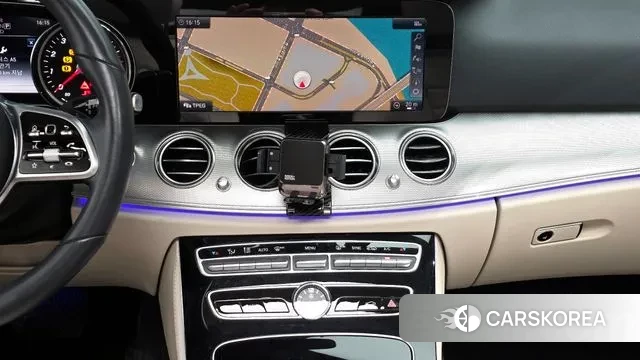 Mercedes-Benz E-Class W213 2019 Красный из Кореи, фото 5