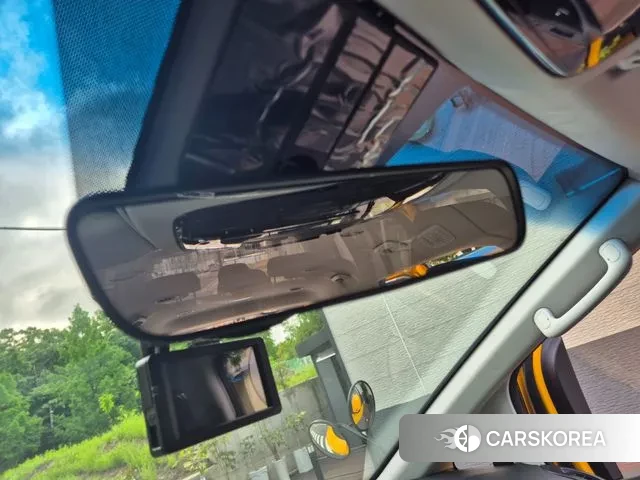 Hyundai Staria 2023 Желтый из Кореи, фото 5