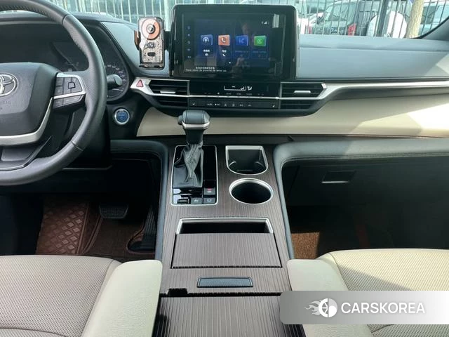 Toyota Saina 2022 Серебристо-серый из Китая, фото 5