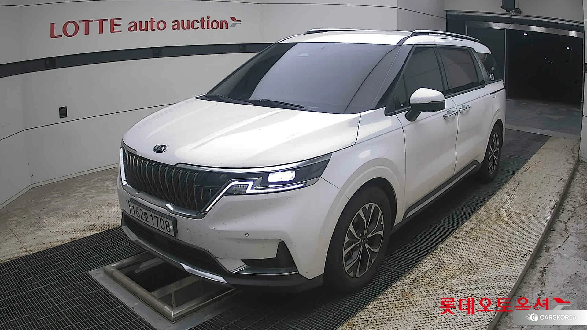 Kia Carnival 2021 Snow White Pearl (optional) из Кореи, фото 5