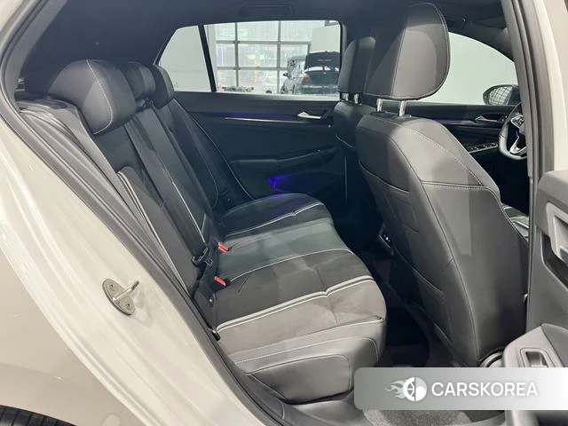 Volkswagen Golf 2024 Белый из Китая, фото 5