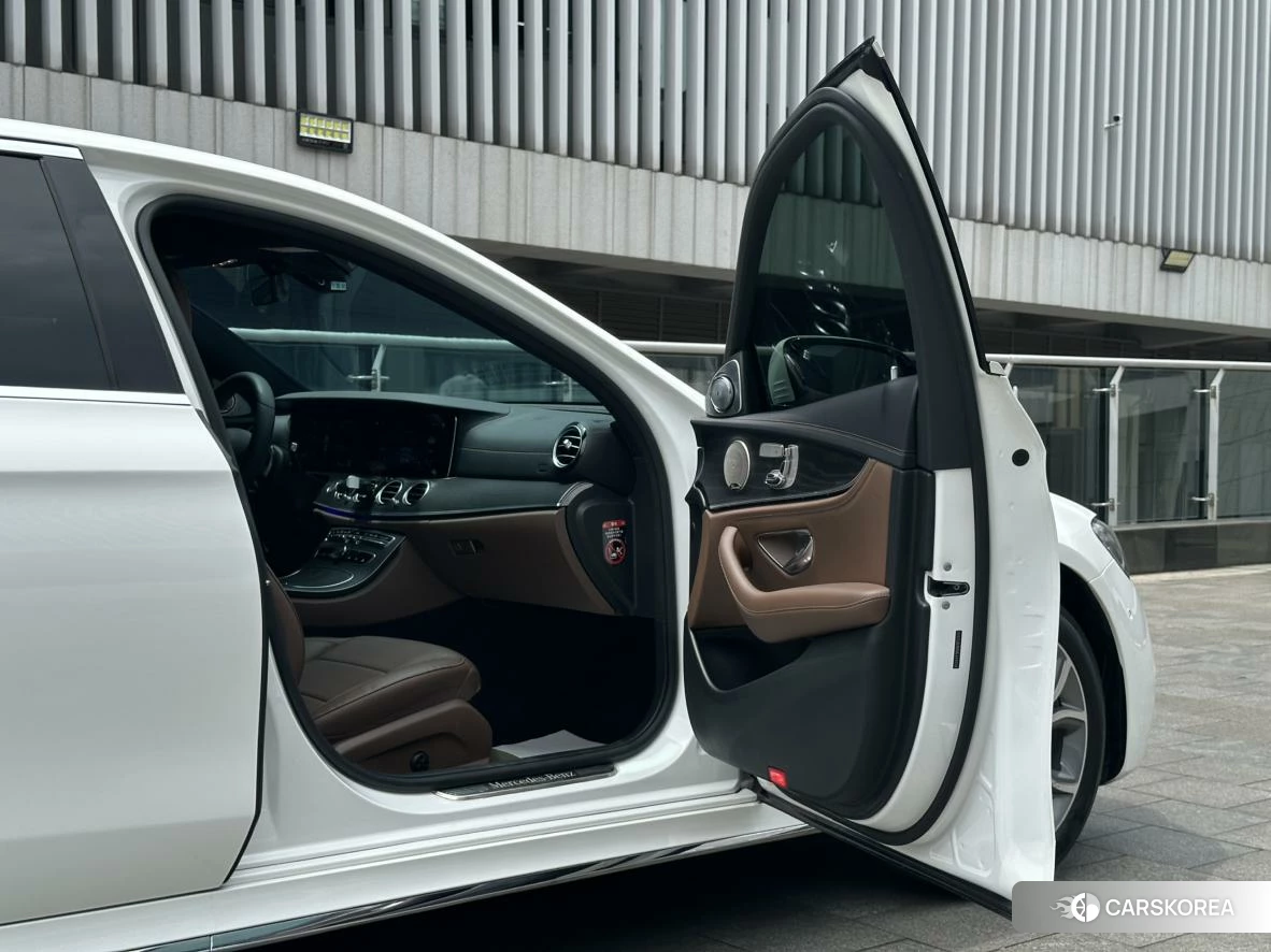 Mercedes-Benz E-class 2021 Белый из Китая, фото 5