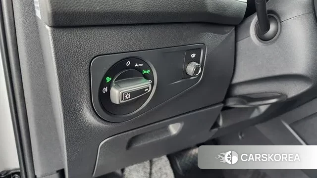 Volkswagen Tiguan Allspace 2023 Белый из Кореи, фото 5